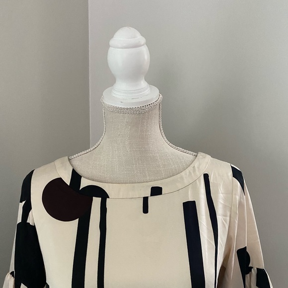 Becky & Max Black & Cream Abstract Print Dress - Picture 2 of 8